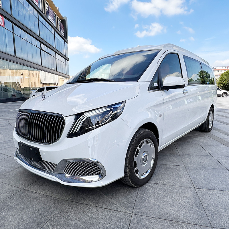 奔驰威霆七座商务车 白色外观橙色内饰