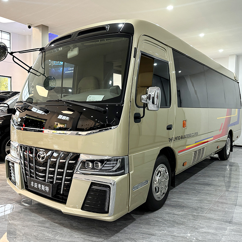 丰田考斯特12座商务车香槟金色外观